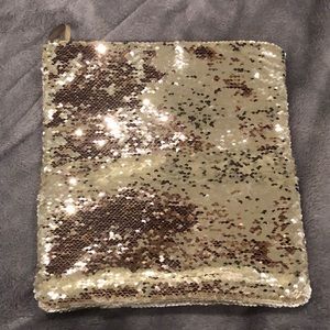 Stella & Dot Bags - Stella & Dot gold sequin clutch Stella & Dot Bags - Stella & Dot gold sequin clutch